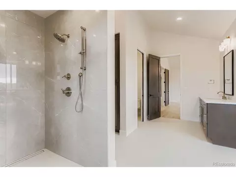 Bath - 967 W Elk Meadows Dr, Tabernash, CO 80478 photo 1 of 5