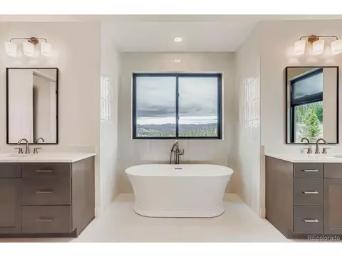 Bath - 967 W Elk Meadows Dr, Tabernash, CO 80478 photo 2 of 5