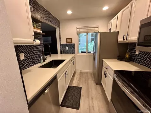 Kitchen - 4068 S Atchison Way #101, Aurora, CO 80014 photo 2 of 4