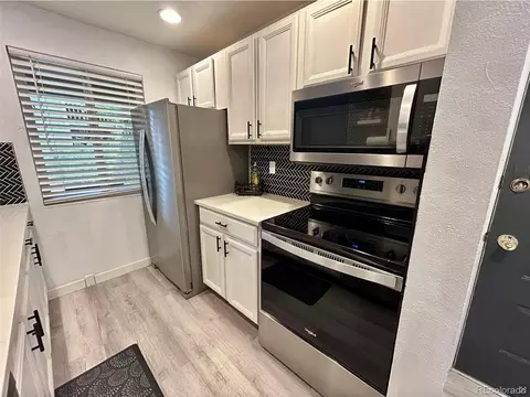 Kitchen - 4068 S Atchison Way #101, Aurora, CO 80014 photo 1 of 4