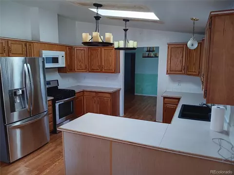 1594 S Nutmeg St, Bennett, CO 80102 photo 3