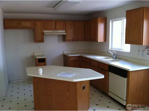5265 Eagle St, Denver, CO 80239 photo 5
