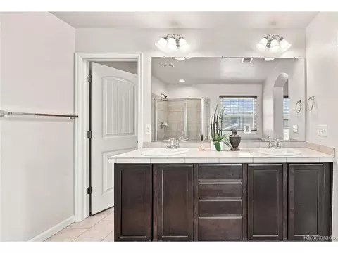 Bath - 25481 E Ottawa Dr, Aurora, CO 80016 photo 2 of 5