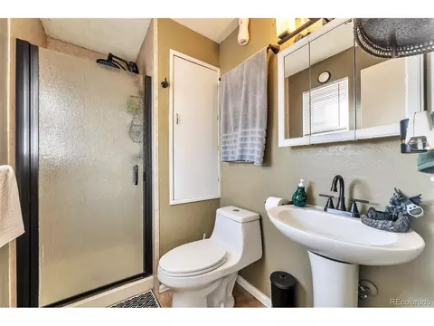 Bath - 15074 E Bails Pl, Aurora, CO 80012 photo 3 of 3