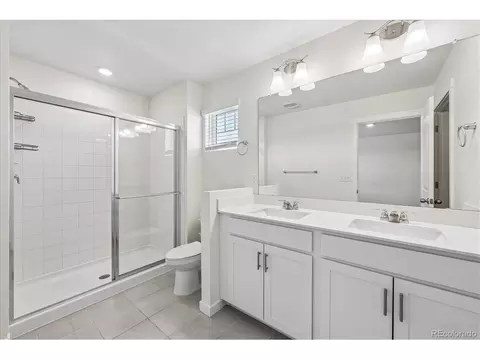 Bath - 21891 E 7th Ave, Aurora, CO 80018 photo 2 of 3