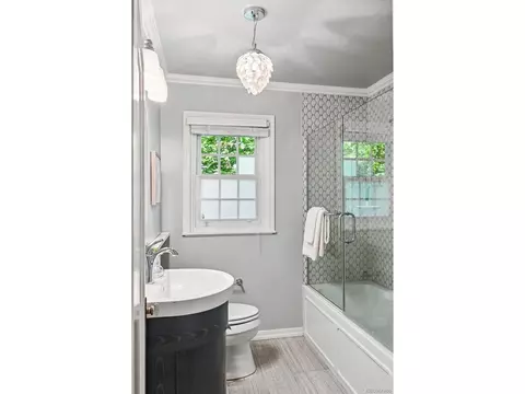 Bath - 5815 E 6th Avenue Pkwy, Denver, CO 80220 photo 1 of 3