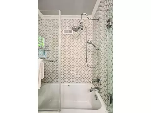 Bath - 5815 E 6th Avenue Pkwy, Denver, CO 80220 photo 2 of 3