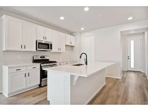 27666 E Byers Pl, Aurora, CO 80018 photo 2