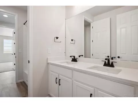 27666 E Byers Pl, Aurora, CO 80018 photo 9