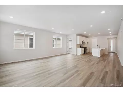 27666 E Byers Pl, Aurora, CO 80018 photo 5