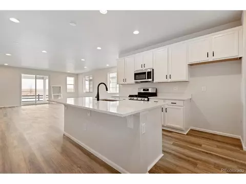 27666 E Byers Pl, Aurora, CO 80018 photo 3