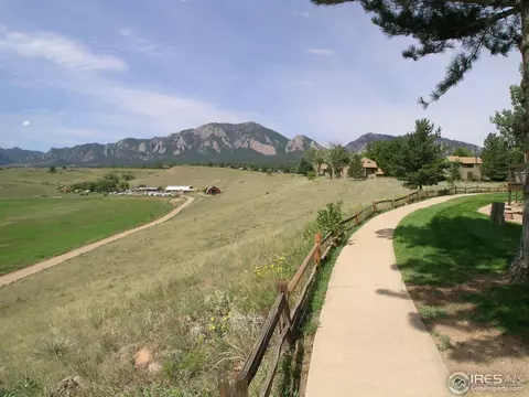 1612 Bradley Ct, Boulder, CO 80305 photo 2