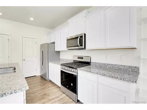 Kitchen - 45840 Laceleaf Dr, Bennett, CO 80102 photo 4 of 6
