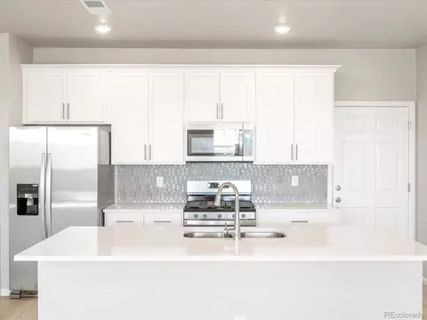 22341 E 7th Pl, Aurora, CO 80018 photo 8