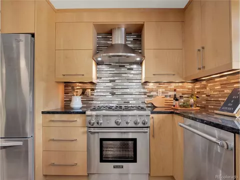Kitchen - 7958 S Roslyn Way, Centennial, CO 80112 photo 4 of 6
