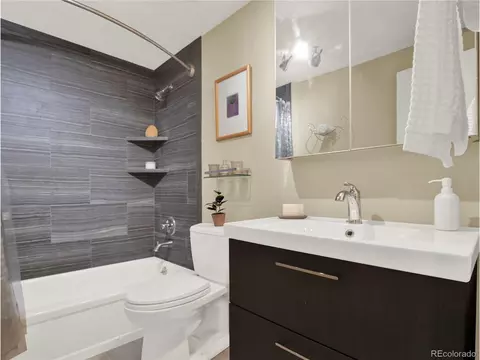 Bath - 7958 S Roslyn Way, Centennial, CO 80112 photo 6 of 6