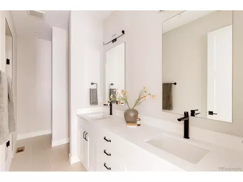 Bath - 8260 E 36th Ave #31, Denver, CO 80238 photo 3 of 6