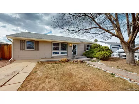 825 Macon St, Aurora, CO 80010