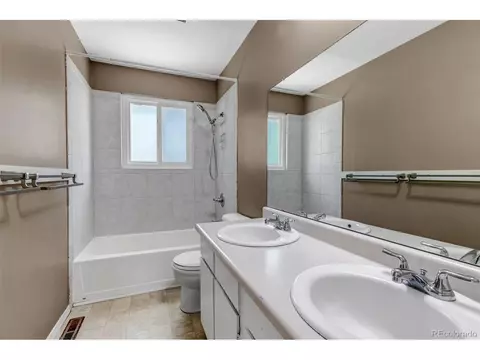 8696 Easter Ave, Centennial, CO 80112 photo 28
