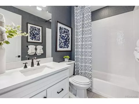 5274 Queen Ct, Arvada, CO 80002 photo 4