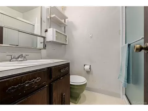 Bath - 15362 E 8th Ave, Aurora, CO 80011 photo 3 of 5