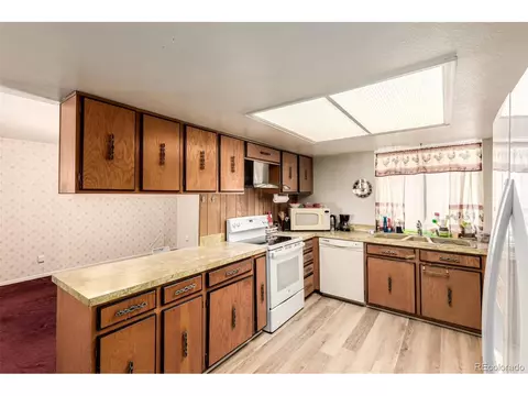 Kitchen - 15362 E 8th Ave, Aurora, CO 80011 photo 2 of 3