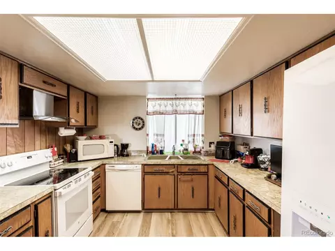 Kitchen - 15362 E 8th Ave, Aurora, CO 80011 photo 3 of 3