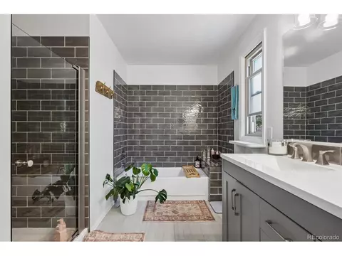 Bath - 3140 E Phillips Dr, Centennial, CO 80122 photo 2 of 3