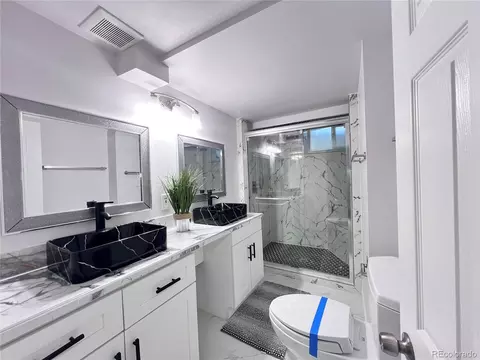 Bath - 555 Everett St, Lakewood, CO 80226 photo 6 of 6