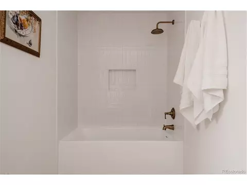 Bath - 4842 Kellogg Cir, Boulder, CO 80303 photo 6 of 8