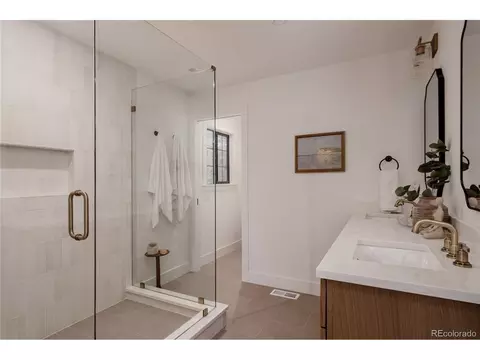 Bath - 4842 Kellogg Cir, Boulder, CO 80303 photo 2 of 8