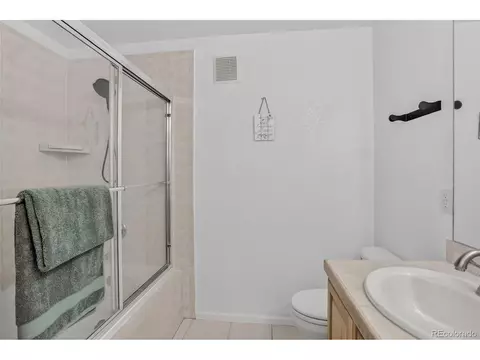Bath - 20426 E Orchard Pl, Centennial, CO 80016 photo 3 of 4