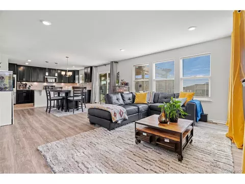 731 N Vandriver Way, Aurora, CO 80018