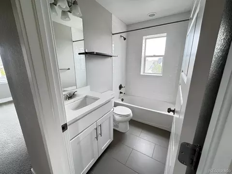 Bath - 11137 E 25th Ave, Aurora, CO 80010 photo 3 of 3