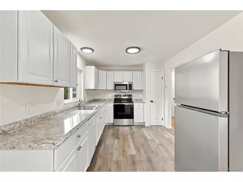 Kitchen - 4667 E 109th Ct, Thornton, CO 80233 photo 3 of 4