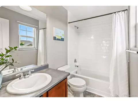 Bath - 8096 E 20th Pl, Denver, CO 80238 photo 5 of 6