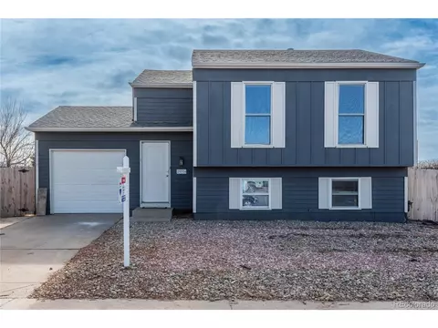 19704 E Batavia Dr, Aurora, CO 80011 photo 2