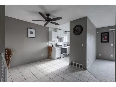 19704 E Batavia Dr, Aurora, CO 80011 photo 4