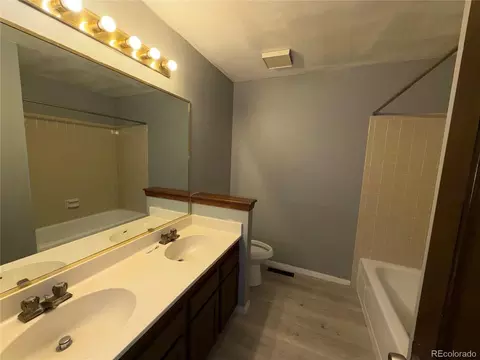 Bath - 11705 E Atlantic Ave, Aurora, CO 80014 photo 4 of 8