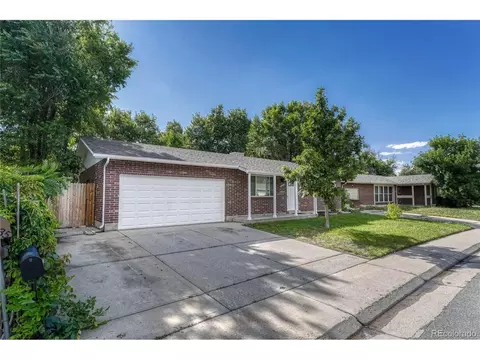 5537 Sable St, Denver, CO 80239 photo 4