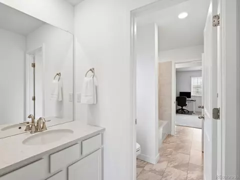Bath - 15682 W Eureka Ave, Morrison, CO 80465 photo 5 of 6