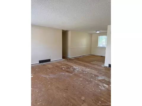 Living - 16180 E Flora Pl, Aurora, CO 80013 photo 3 of 6