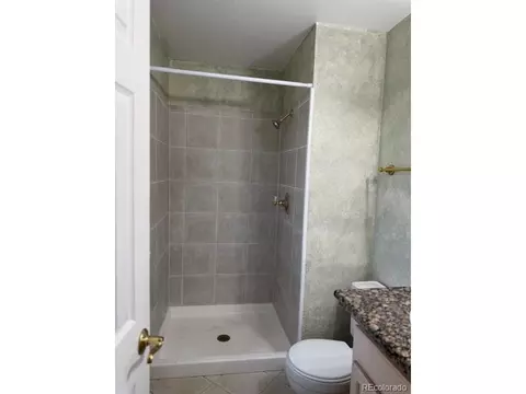 Bath - 16180 E Flora Pl, Aurora, CO 80013 photo 2 of 4