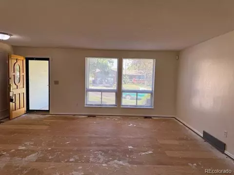 Living - 16180 E Flora Pl, Aurora, CO 80013 photo 2 of 6