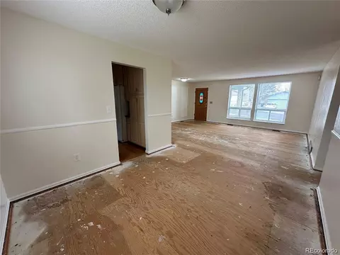 Living - 16180 E Flora Pl, Aurora, CO 80013 photo 4 of 6