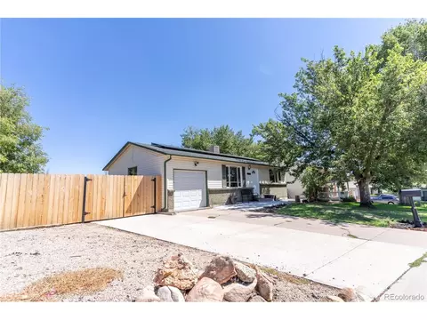 1502 S Queen St, Lakewood, CO 80232