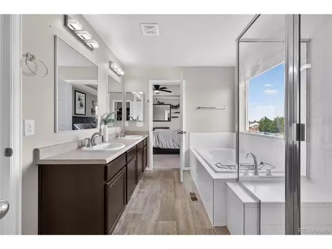 Bath - 15803 E Warner Dr, Denver, CO 80239 photo 4 of 5