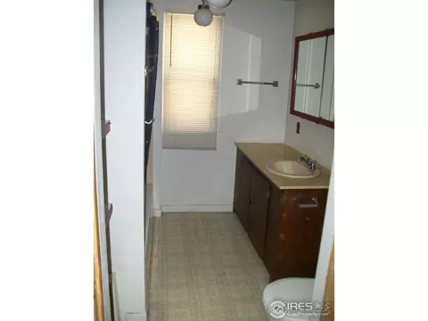 421 Oak St, Sterling, CO 80751 photo 5