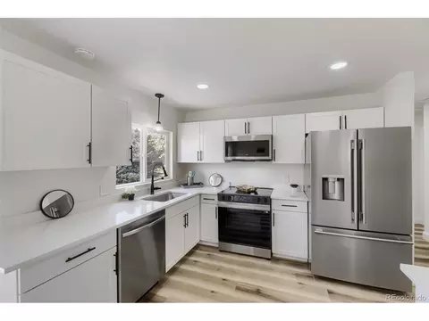 Kitchen - 15647 E Atlantic Pl, Aurora, CO 80013 photo 2 of 2