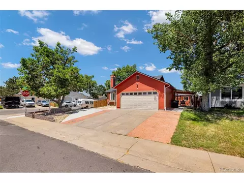 14601 Elk Pl, Denver, CO 80239 photo 2
